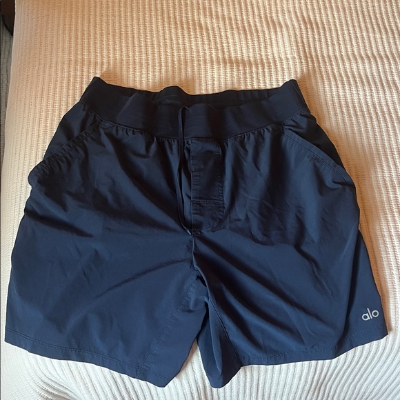 ALO Yoga Men's Dark Blue Athletic Shorts - Picture 1 of 3